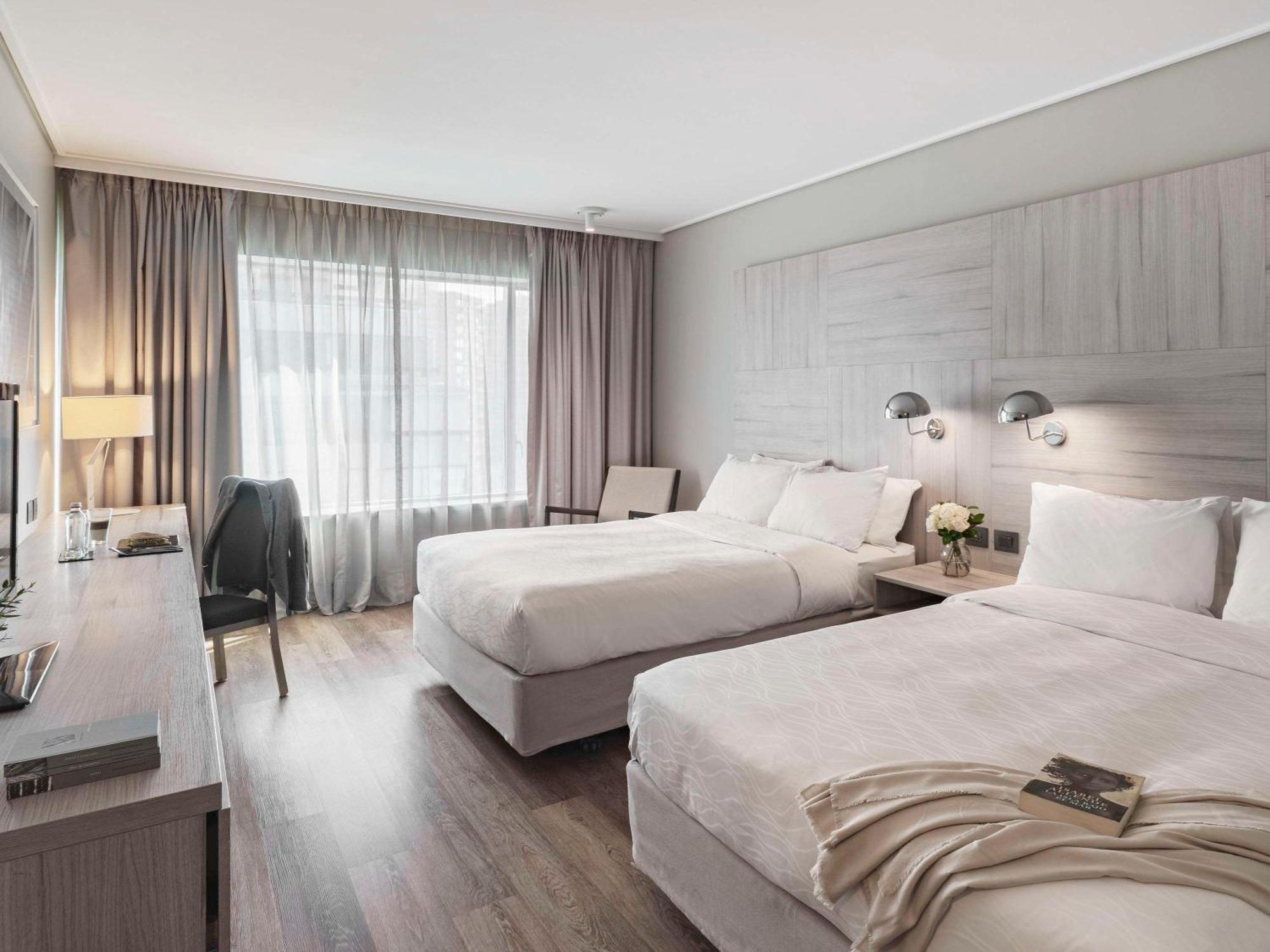 Pullman Santiago Vitacura Exterior foto A typical room at the hotel