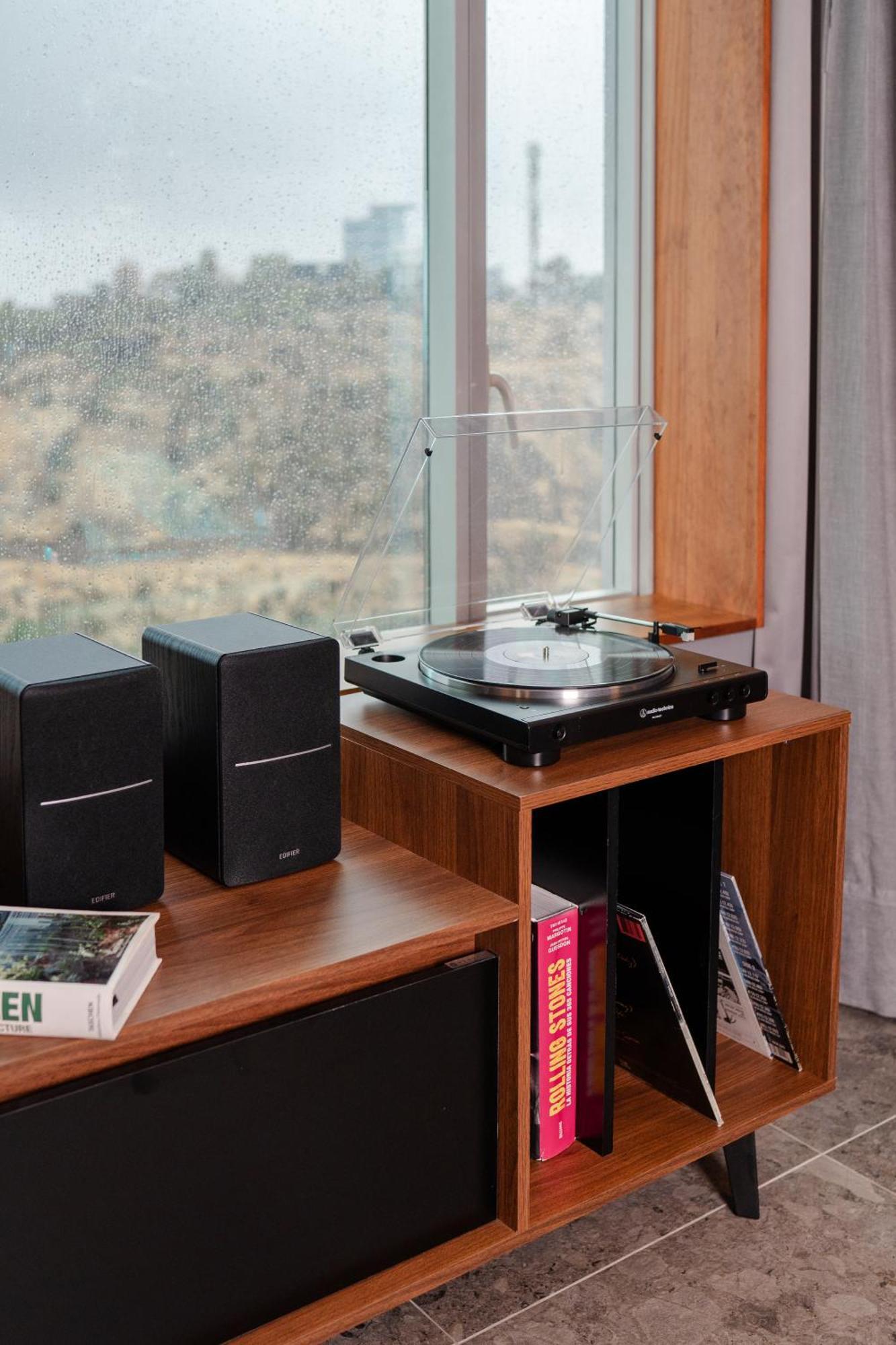 Pullman Santiago Vitacura Exterior foto A record player